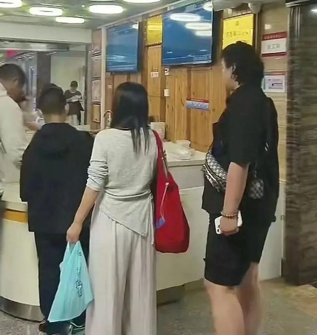 400多人挤爆医院急诊科！雷雨天后要关窗，警惕“雷暴哮喘”