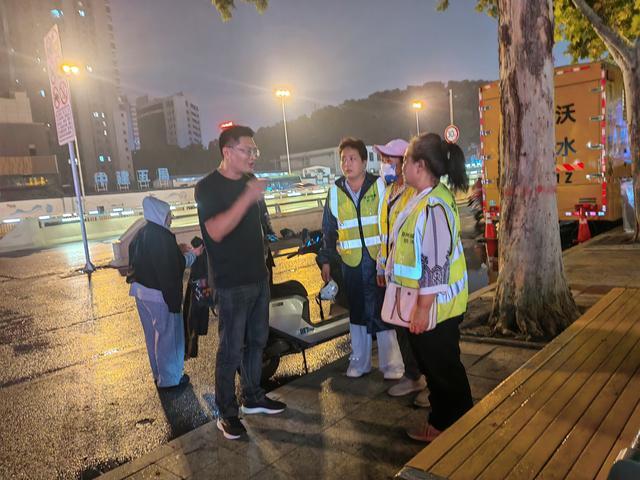 风雨中的守护者：经八路街道办事处全力筑牢防汛安全屏