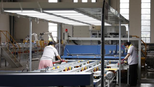 安阳贝利泰智能化岩板项目正式量产 填补河南产业空白